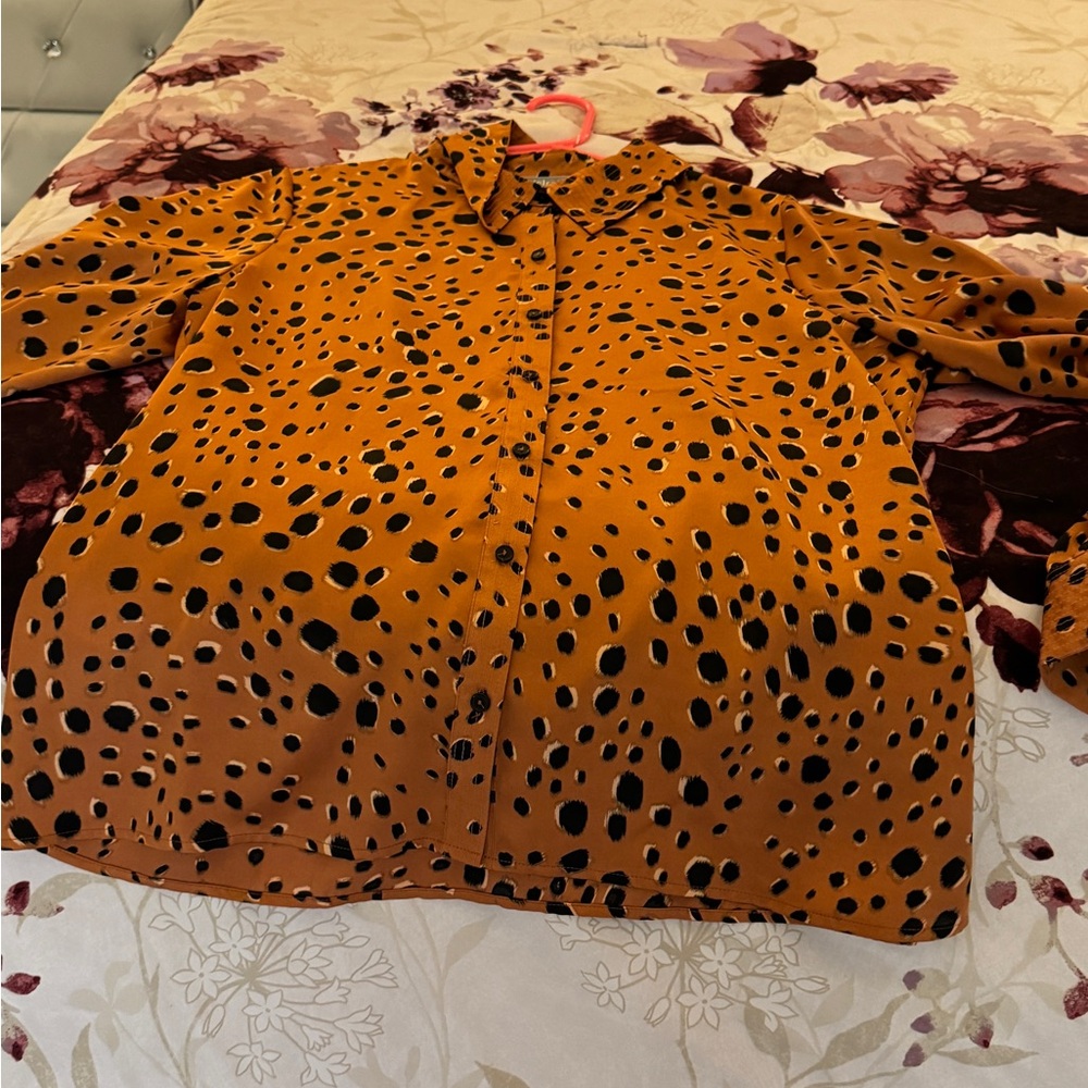 Daniel Rainn Blouse Burnt orange cheetah like never worn size Medium